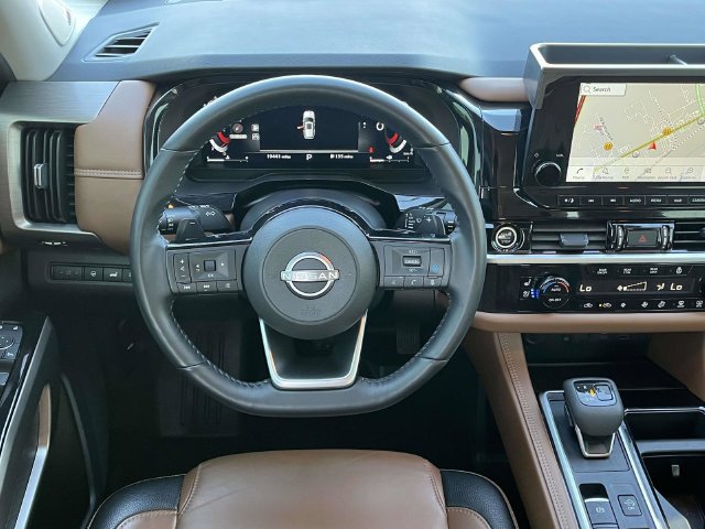 Used 2024 Nissan Pathfinder Platinum FWD image 19