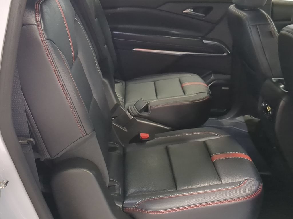 Used 2026 Chevrolet Traverse RS w/ LPO, Floor Liner Package AWD/4WD image 24