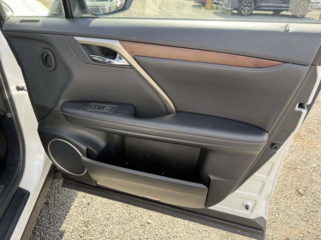 Used 2022 Lexus RX 350L Premium image 17