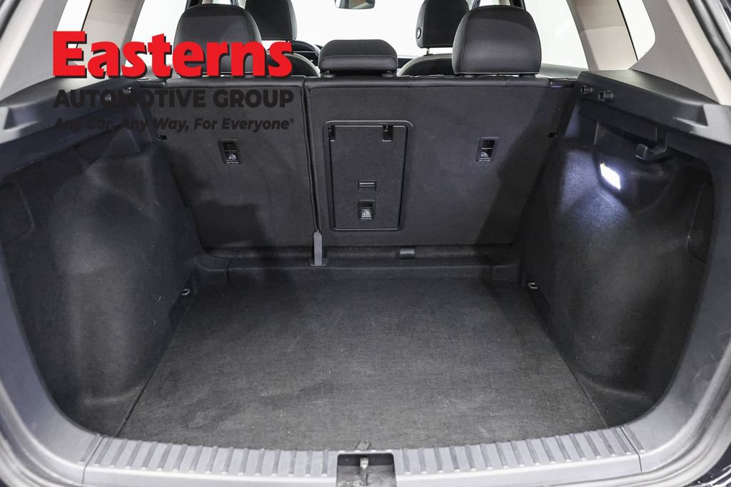 Used 2025 Volkswagen Taos SE FWD image 10
