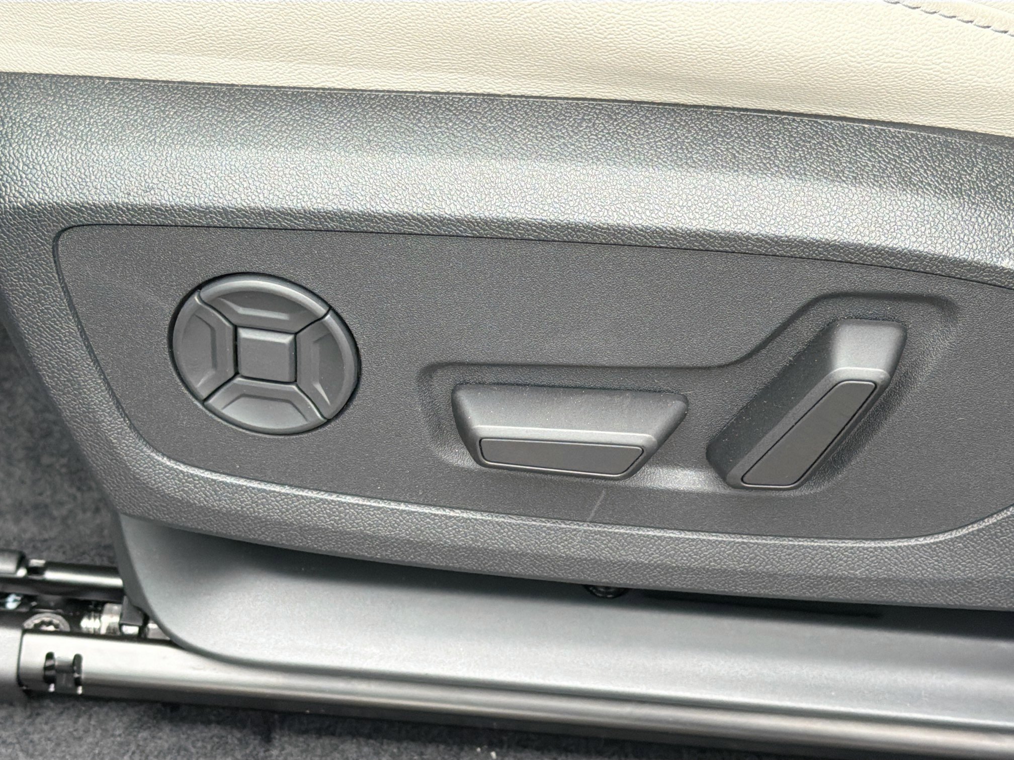 New 2025 Audi Q6 e-tron Premium Plus image 24