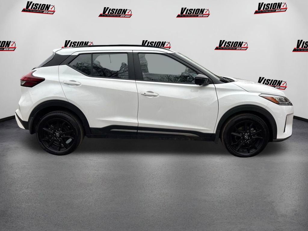 Used 2023 Nissan Kicks SR w/ SR Premium Package image 4
