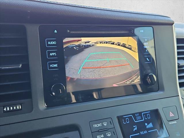 Used 2017 Toyota Sienna XLE FWD image 10