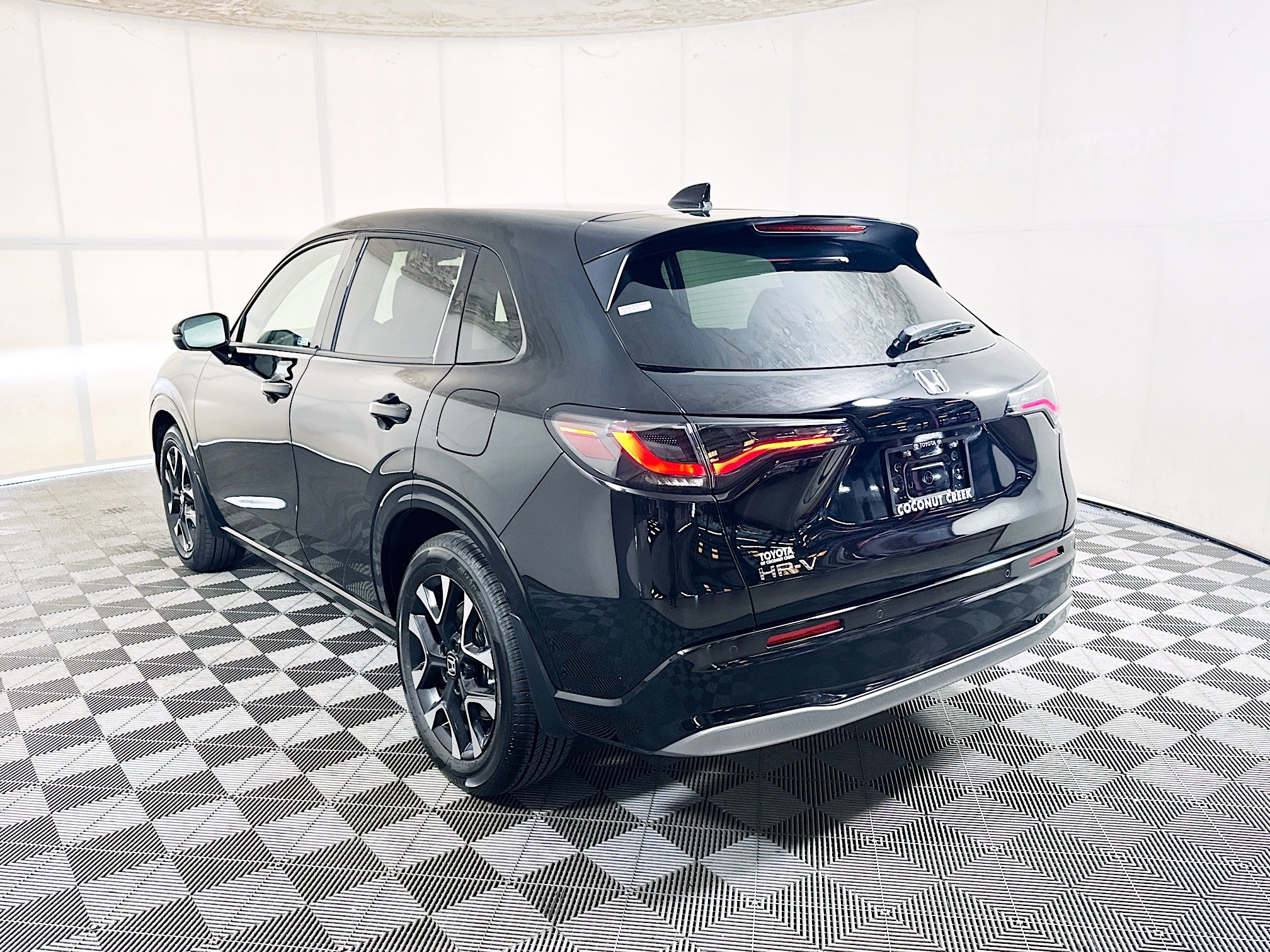 Used 2027 Honda HR-V EX-L image 5