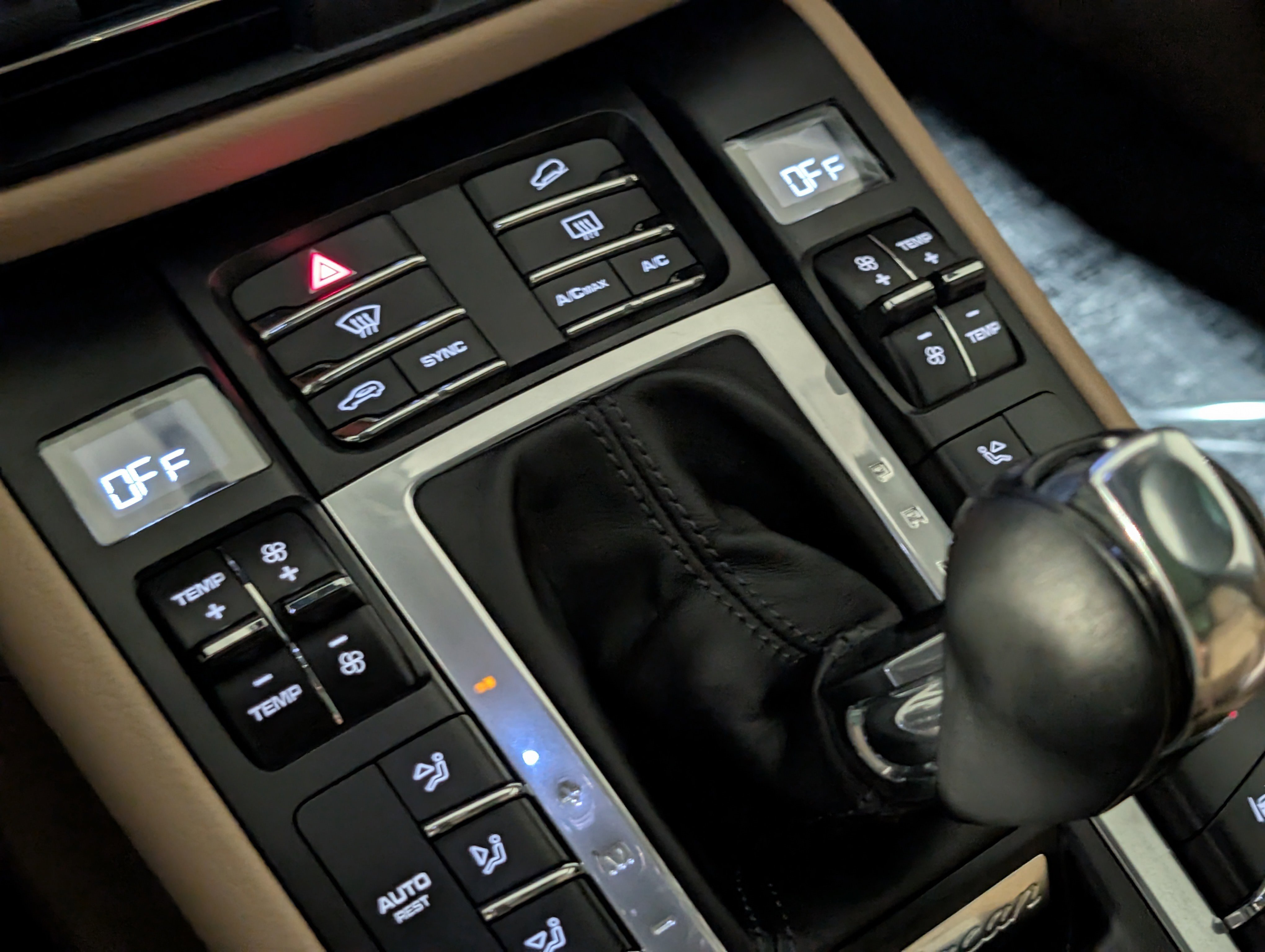 Used 2020 Porsche Macan image 36