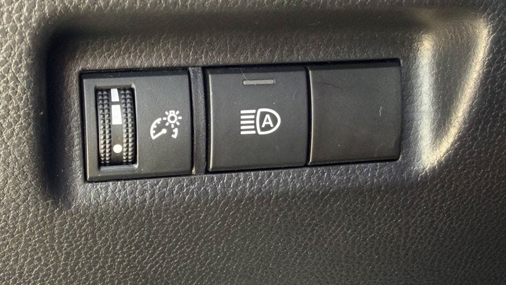 Used 2025 Toyota RAV4 XLE FWD image 23