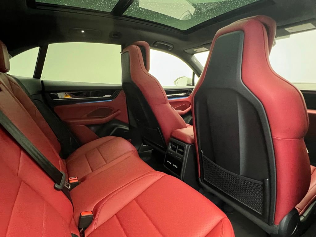 New 2026 Porsche Macan 4 Electric image 16