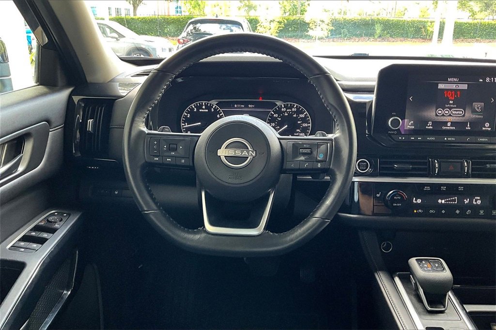 Used 2024 Nissan Pathfinder SV image 5