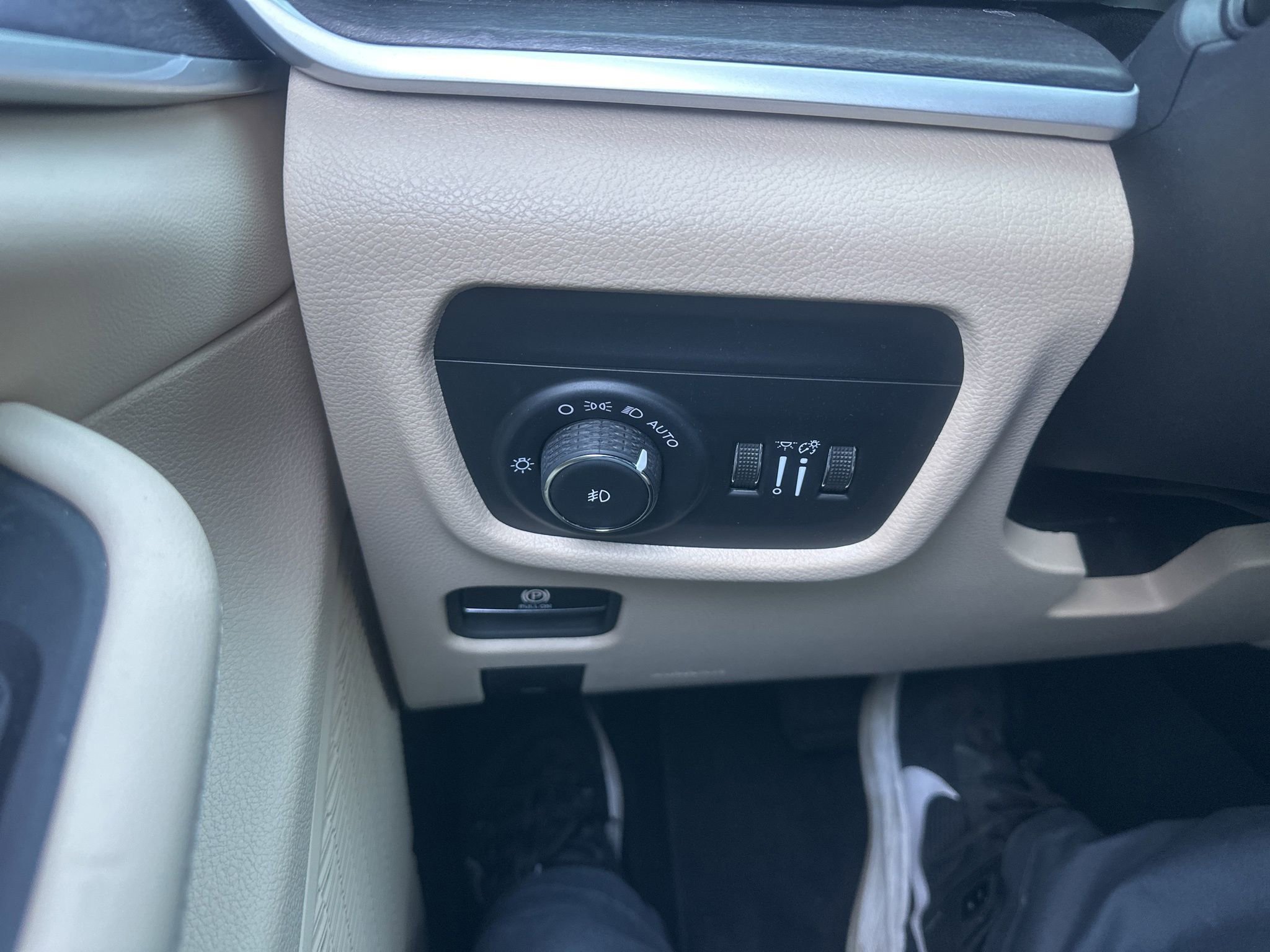 Used 2023 Jeep Grand Cherokee Limited image 29