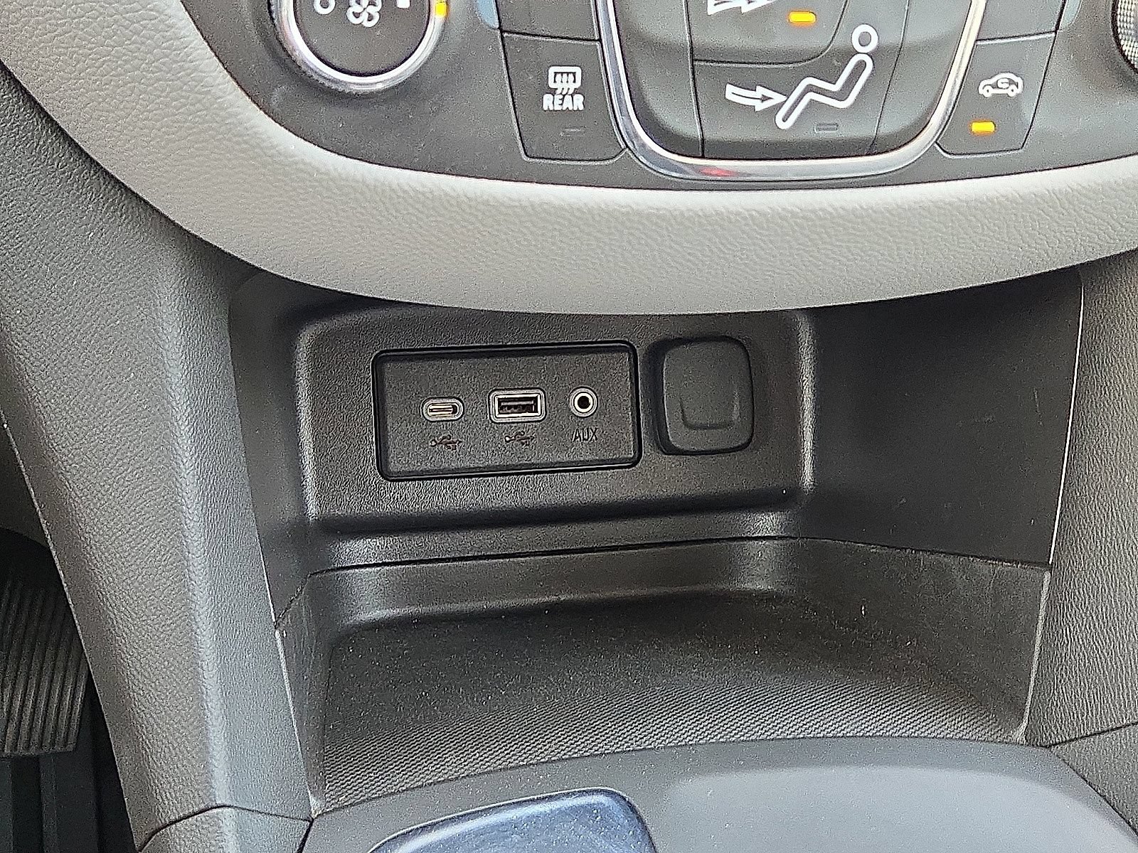 Used 2021 Chevrolet Equinox LS w/ LS Convenience Package FWD image 29