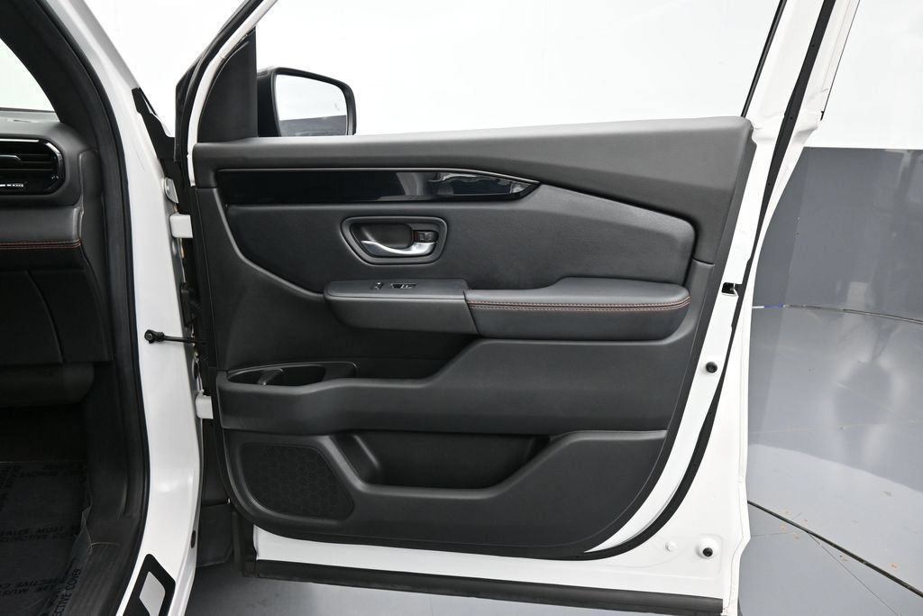 Certified 2025 Honda Pilot TrailSport image 37