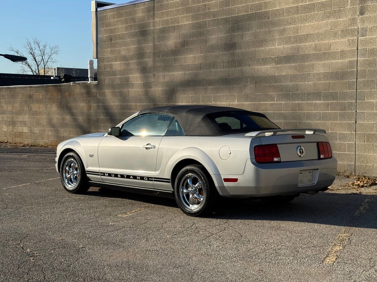 Used 2005 Ford Mustang Convertible image 15