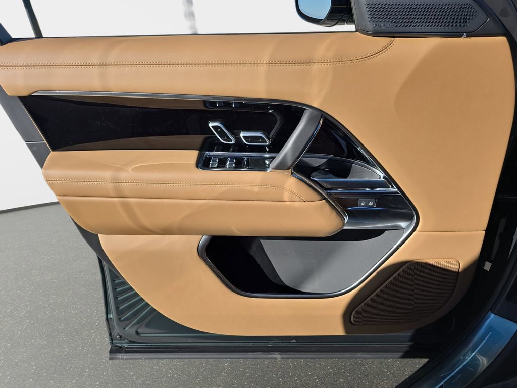 New 2026 Land Rover Range Rover SE image 28