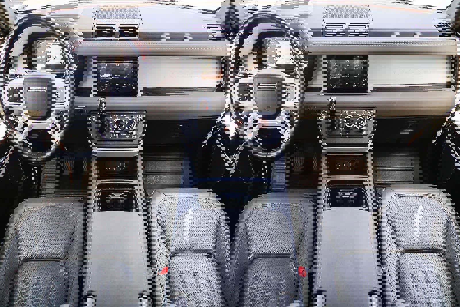 Used 2022 Land Rover Defender 110 SE AWD/4WD image 12