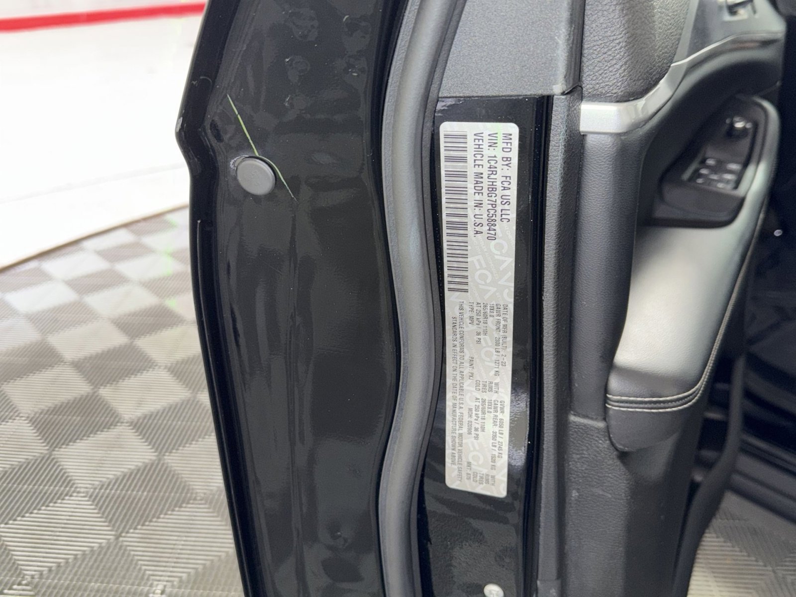 Used 2023 Jeep Grand Cherokee Limited image 29