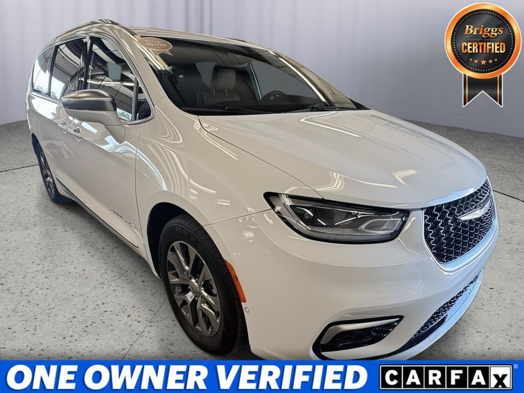 Used 2024 Chrysler Pacifica Pinnacle FWD image 1
