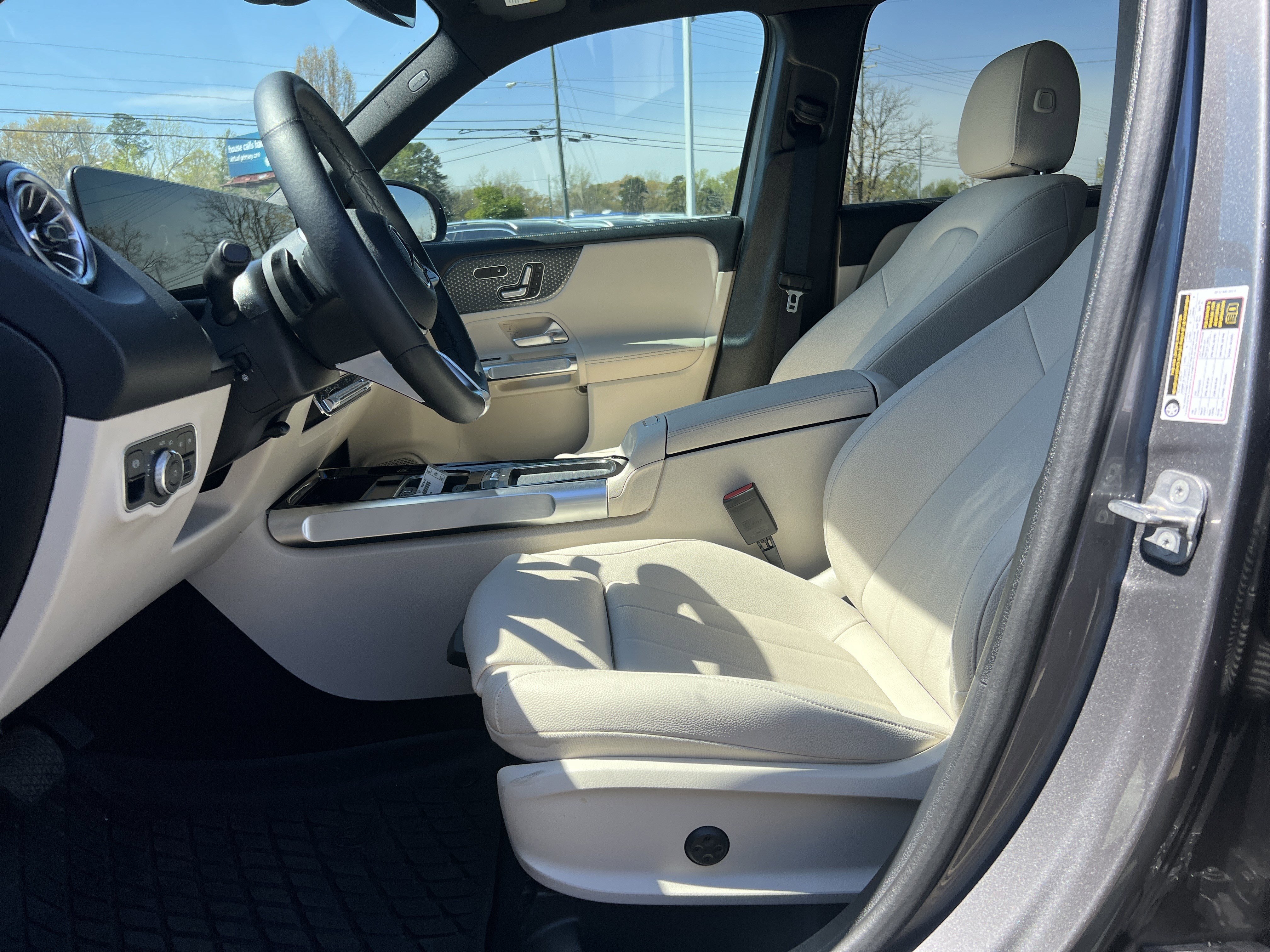 Used 2025 Mercedes-Benz GLB 250 250 image 16