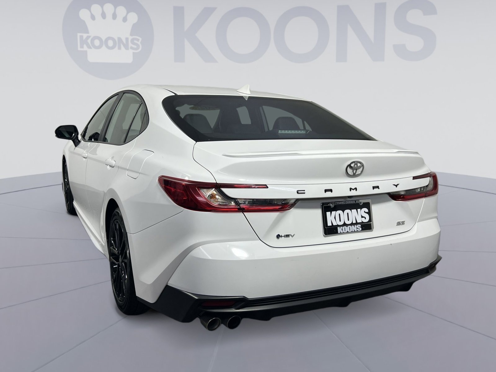 Used 2025 Toyota Camry SE image 4