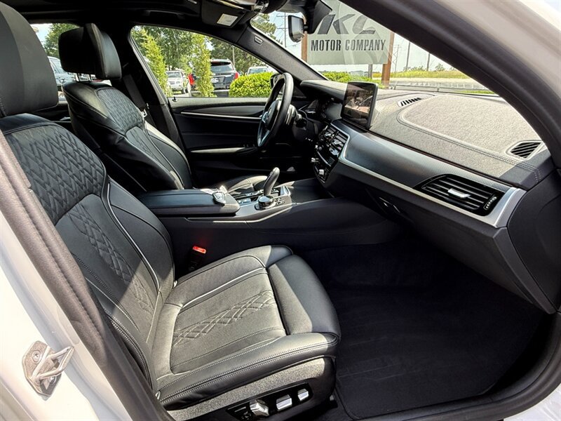 Used 2023 BMW M550i xDrive w/ Executive Package AWD/4WD image 12