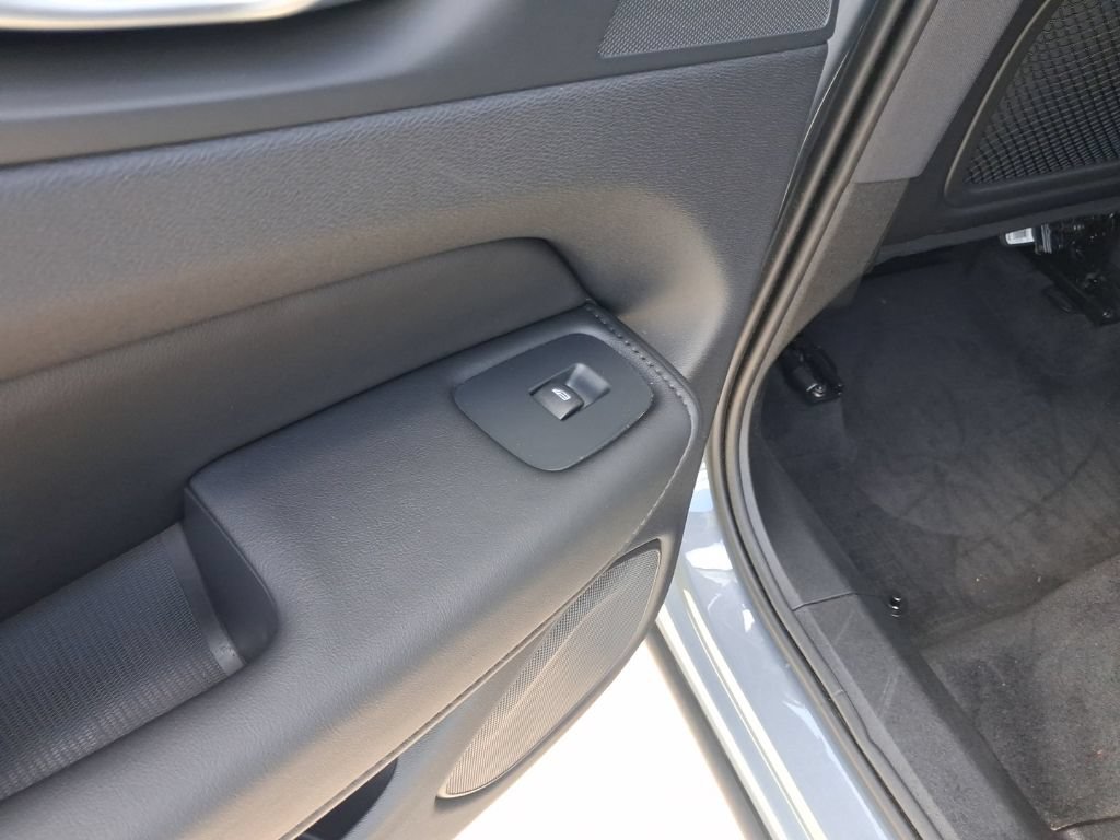 Certified 2024 Volvo XC60 T8 Plus w/ Protection Package Premier AWD/4WD image 11