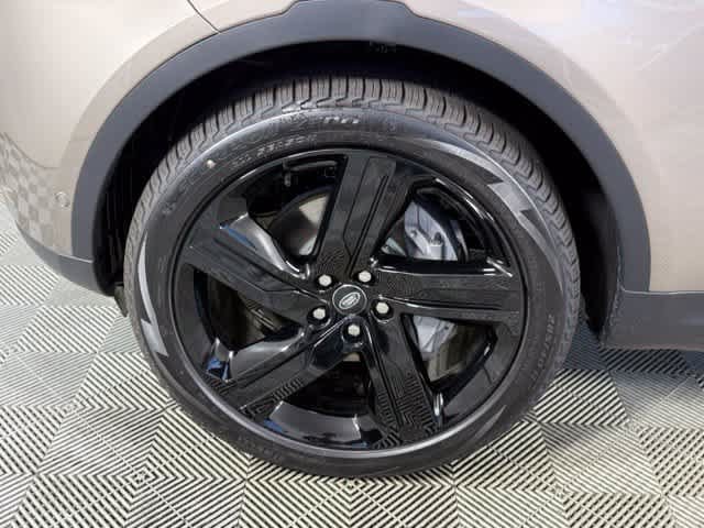 New 2026 Land Rover Discovery S AWD/4WD image 16