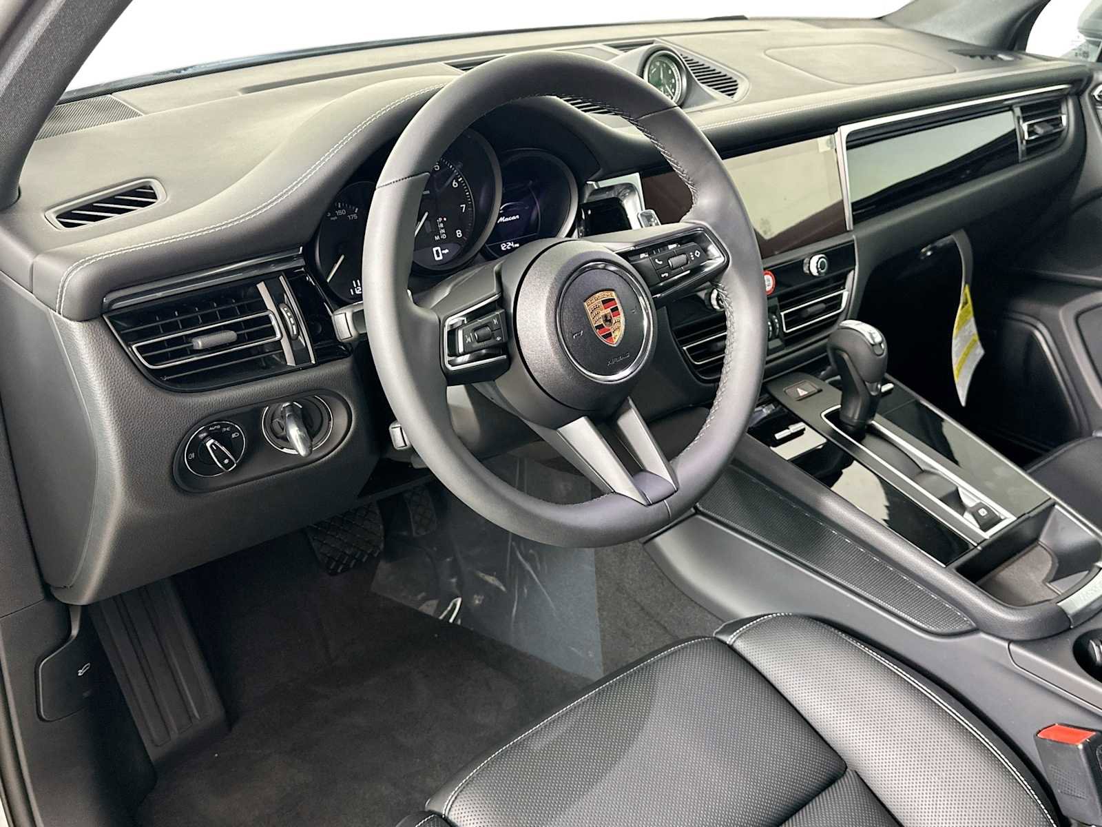 New 2025 Porsche Macan image 4