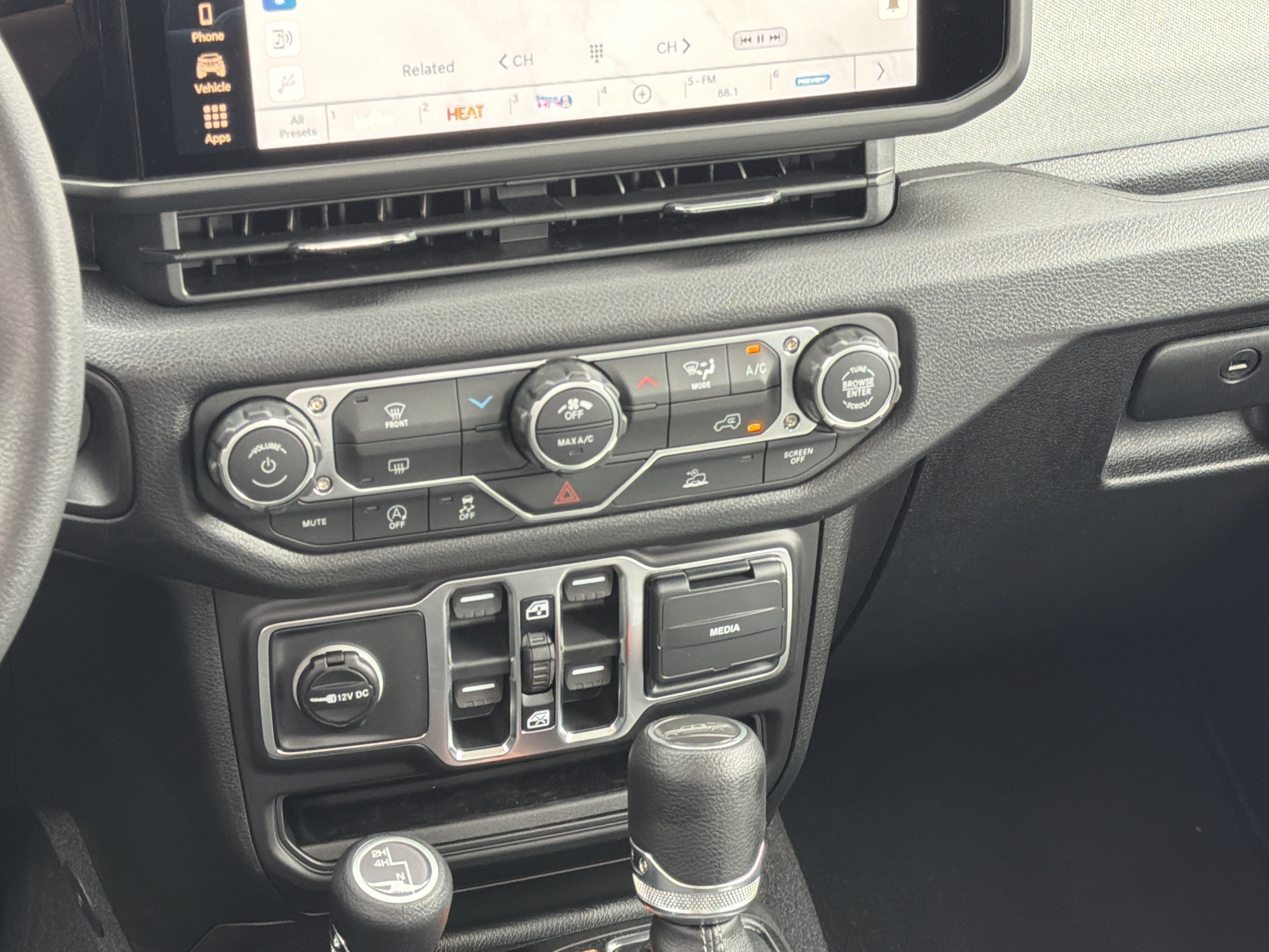New 2026 Jeep Gladiator Sport AWD/4WD image 64