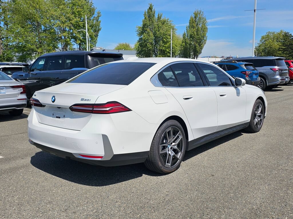 Used 2026 BMW 530i xDrive w/ Premium Package AWD/4WD image 5