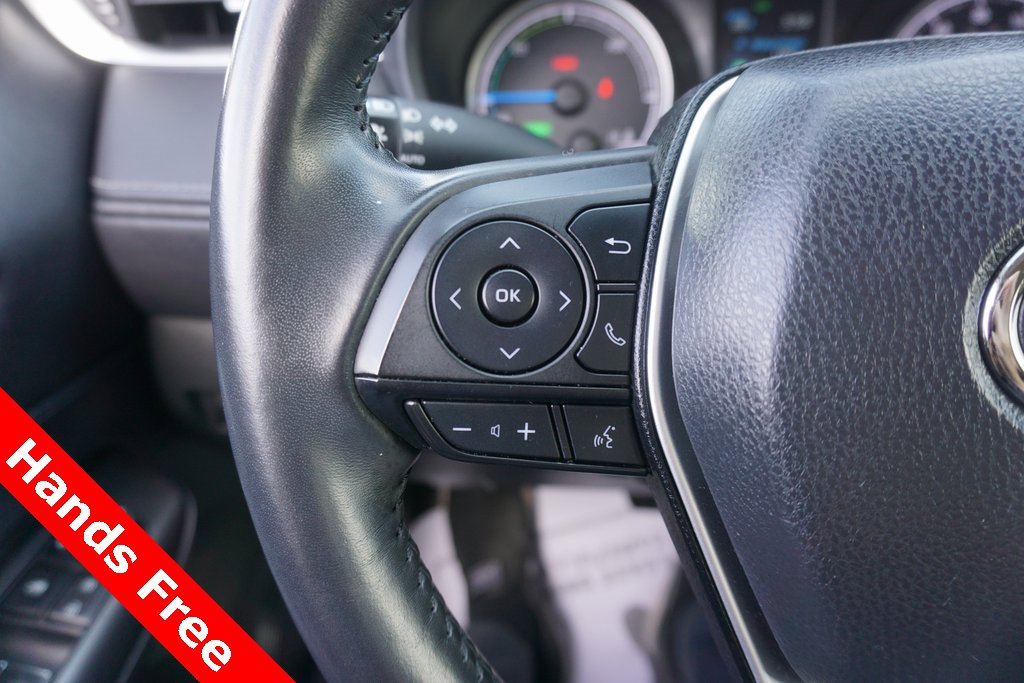 Certified 2022 Toyota Venza LE image 4