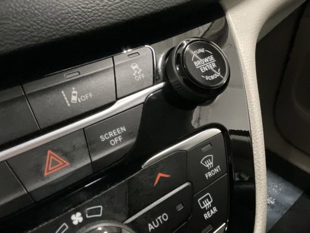 Used 2024 Chrysler Pacifica Touring-L FWD image 29