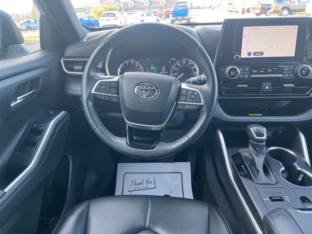 Used 2023 Toyota Highlander XSE image 18