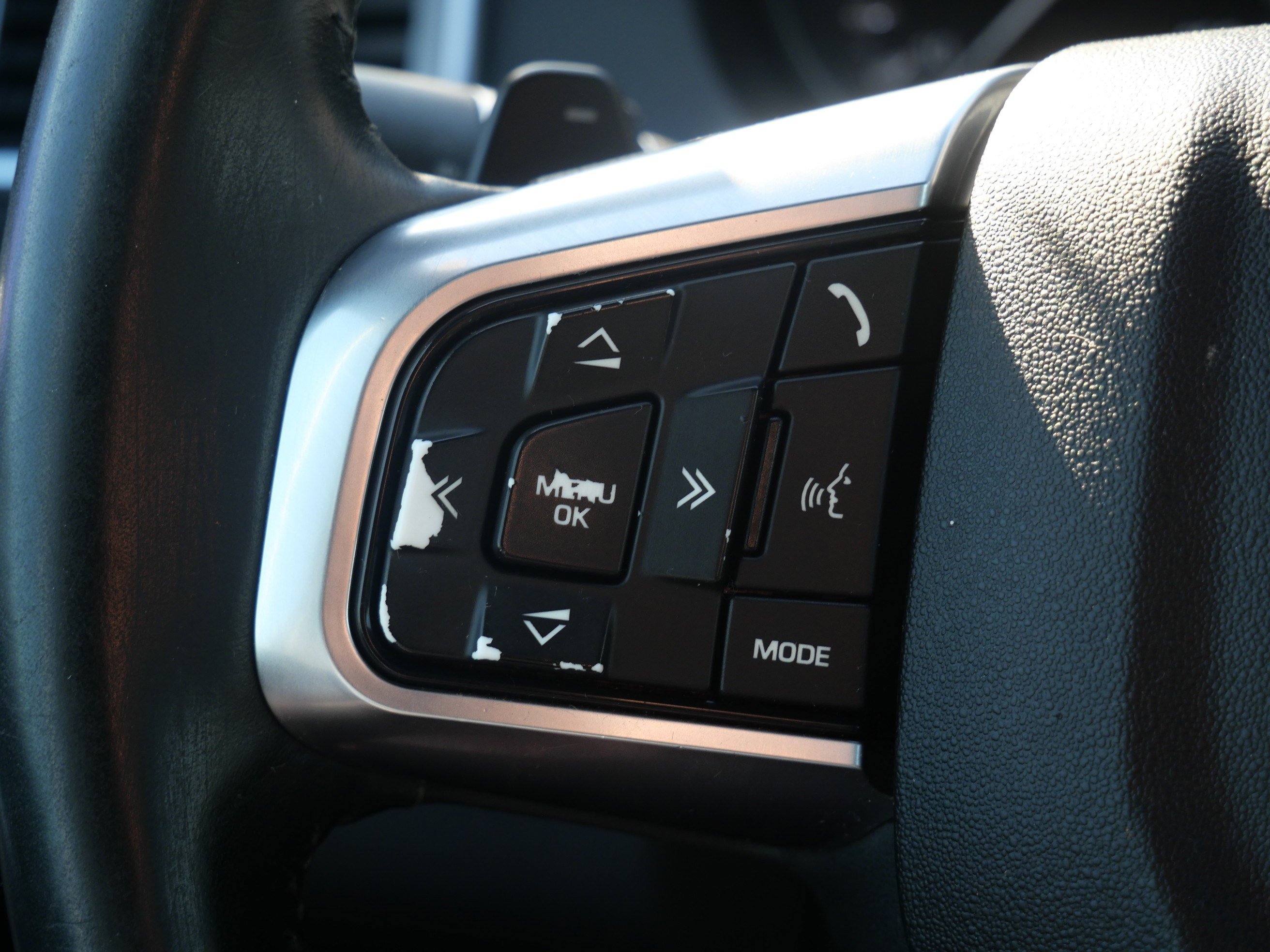 Used 2016 Land Rover Discovery Sport HSE image 29