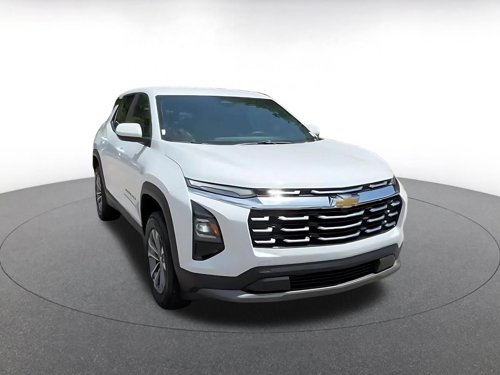 Used 2025 Chevrolet Equinox LT FWD image 3