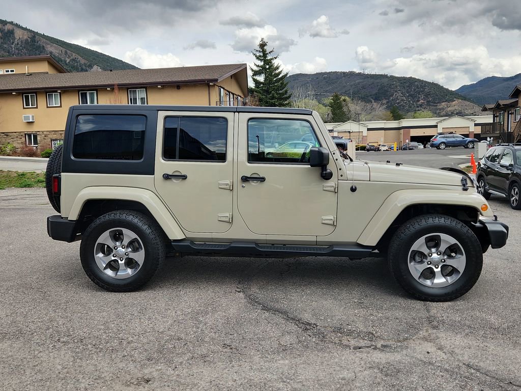 Used 2017 Jeep Wrangler Unlimited Sahara w/ Connectivity Group AWD/4WD image 2