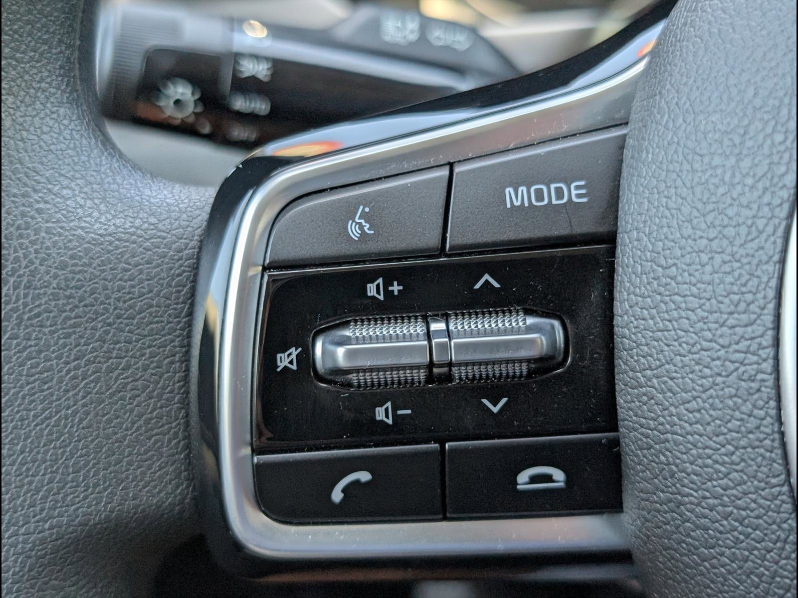 Used 2023 Kia Sorento LX image 14