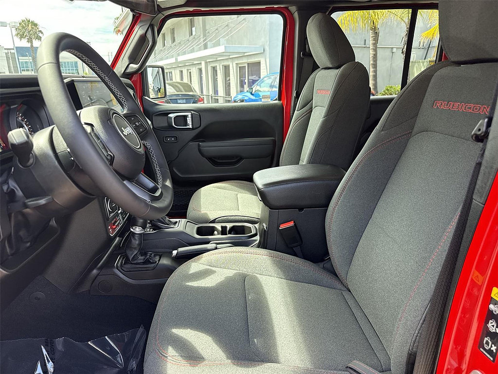 Used 2025 Jeep Wrangler Unlimited Rubicon AWD/4WD image 17