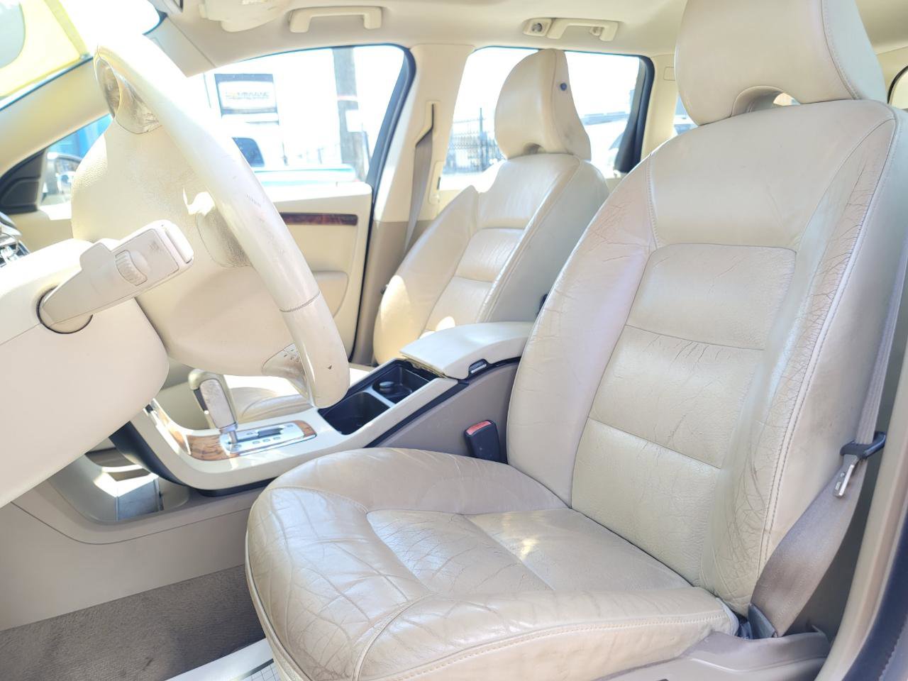 Used 2008 Volvo V70 image 11