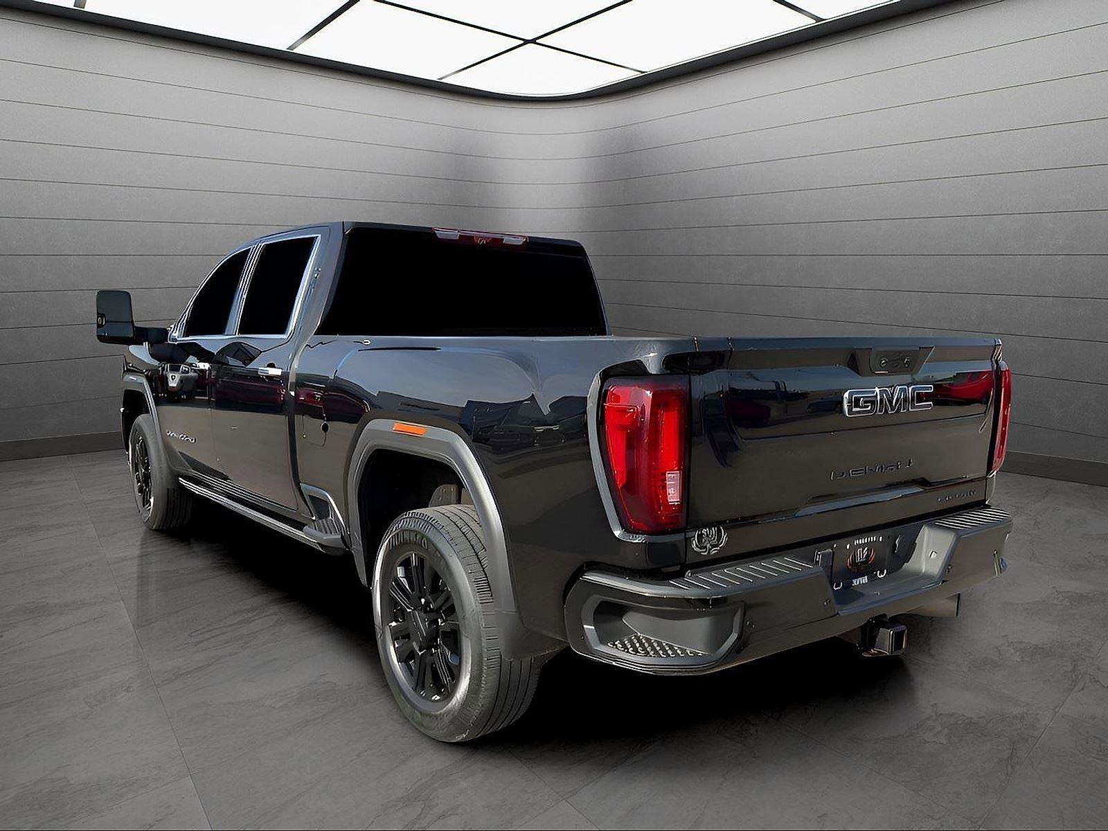 Used 2022 GMC Sierra 2500 Denali w/ Denali Black Diamond Edition image 8