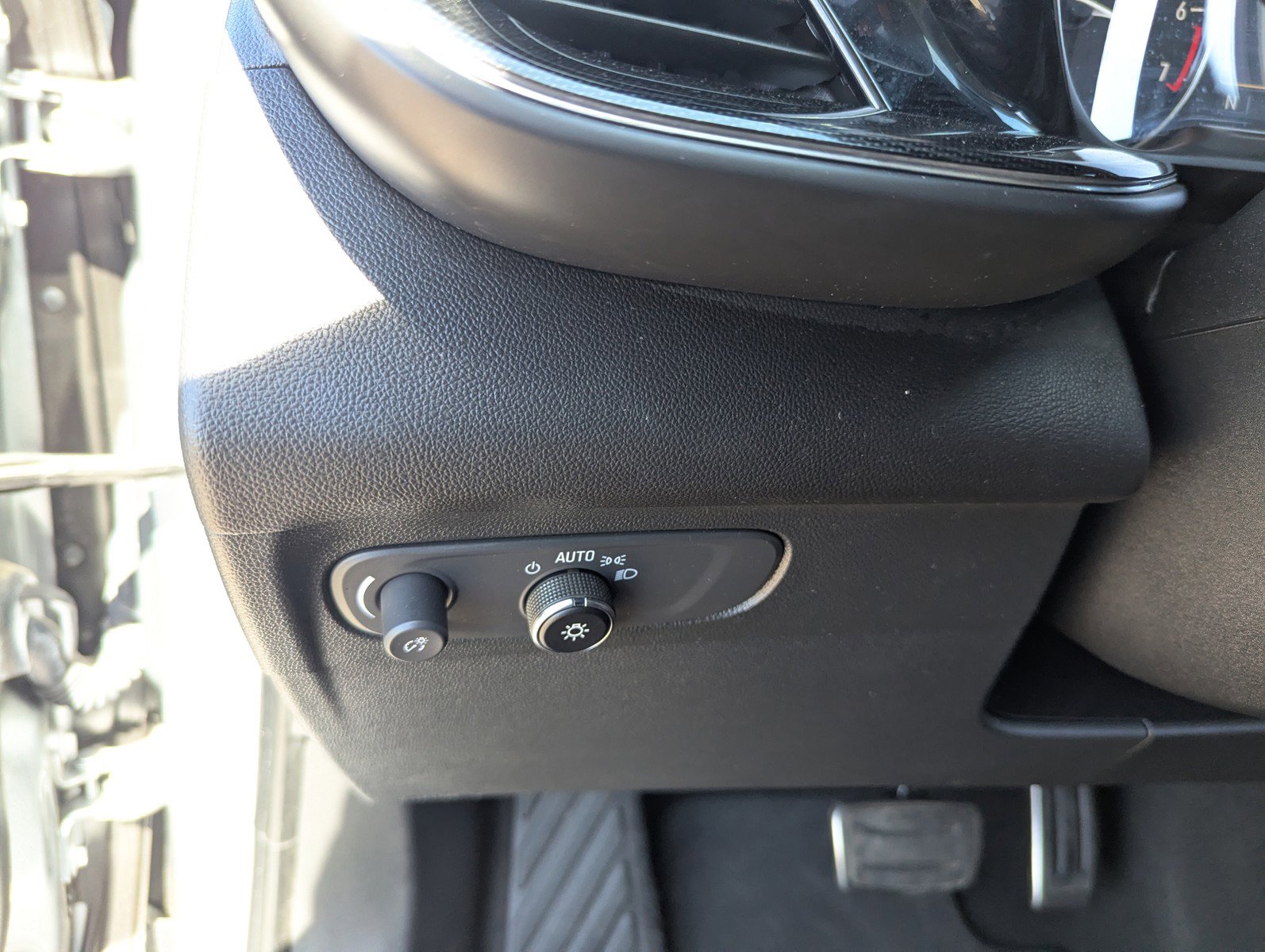 Certified 2023 Buick Envision Preferred w/ Sport Touring Package image 31