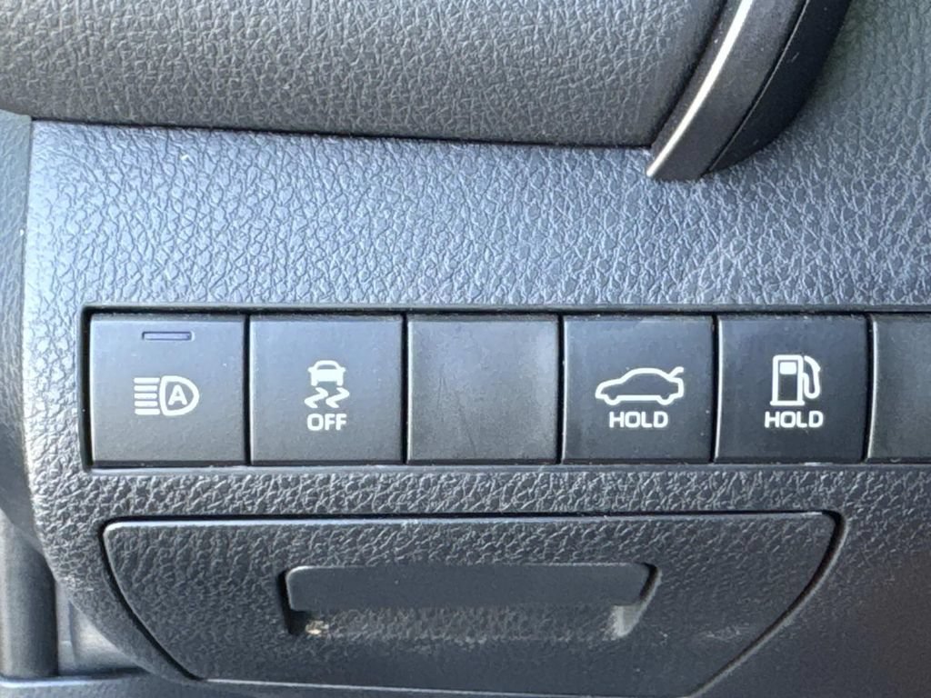 Used 2020 Toyota Camry XSE w/ Navigation Package FWD image 16