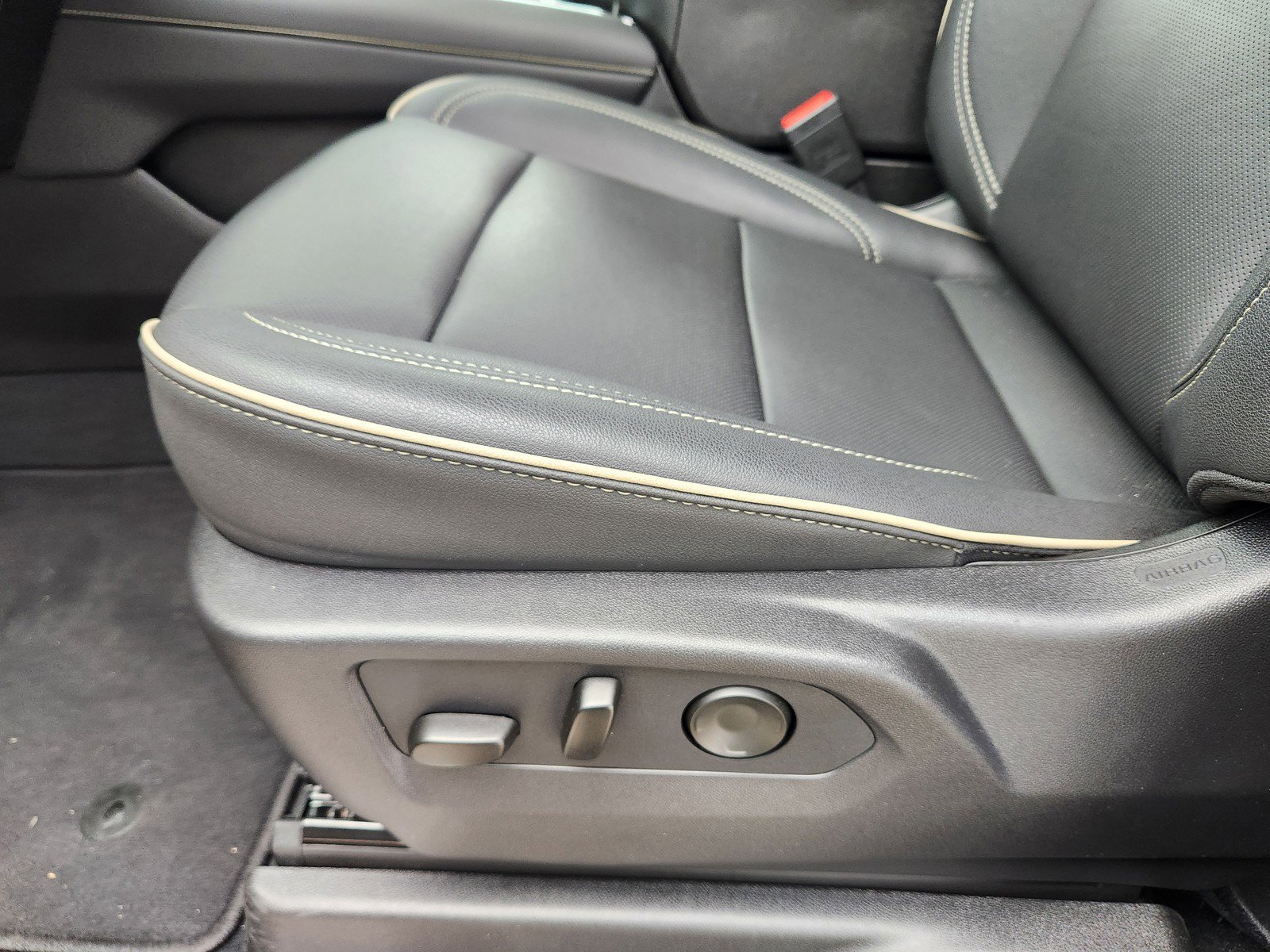 New 2026 Chevrolet Suburban Premier image 19