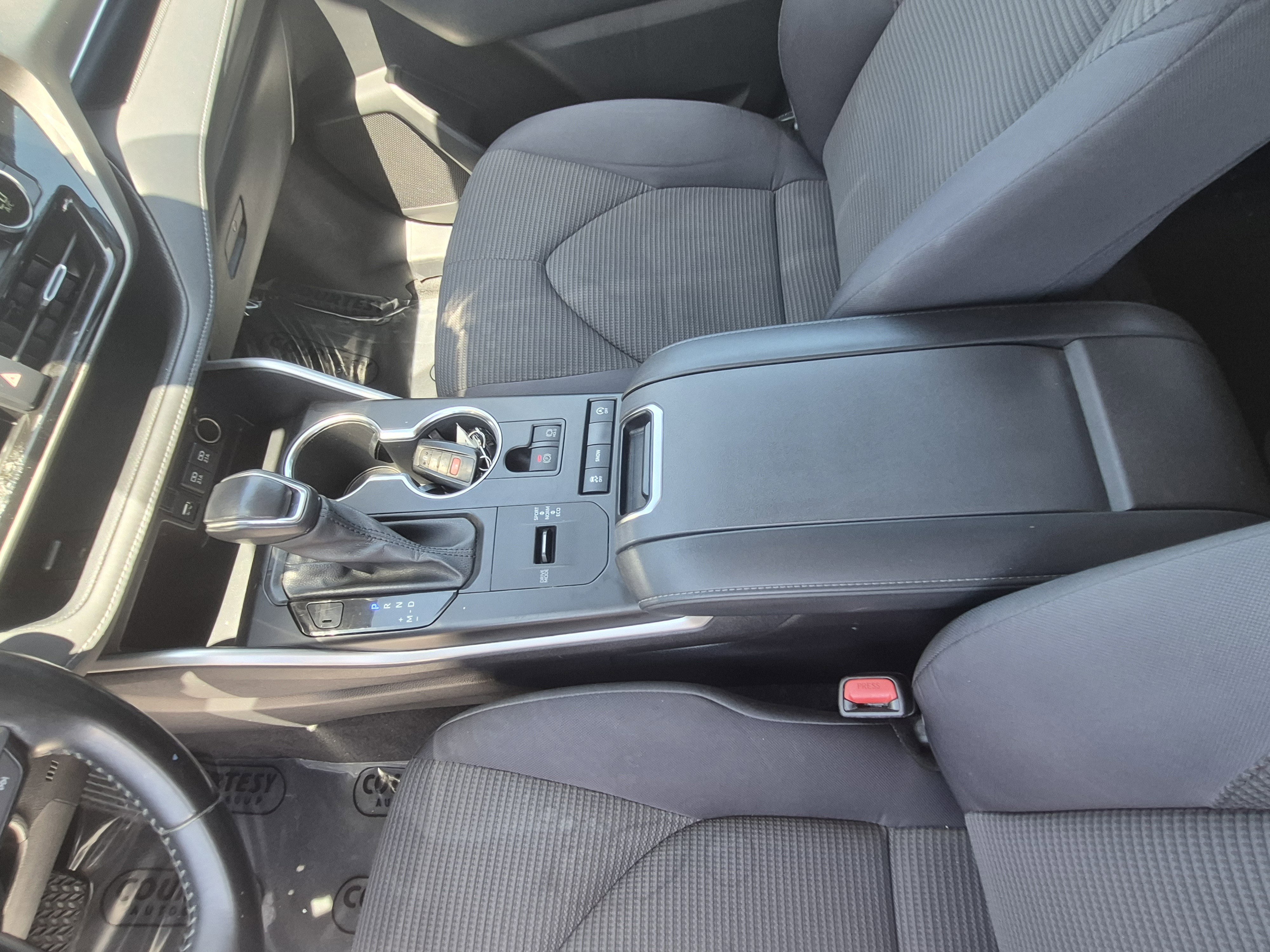 Used 2021 Toyota Highlander LE FWD image 22