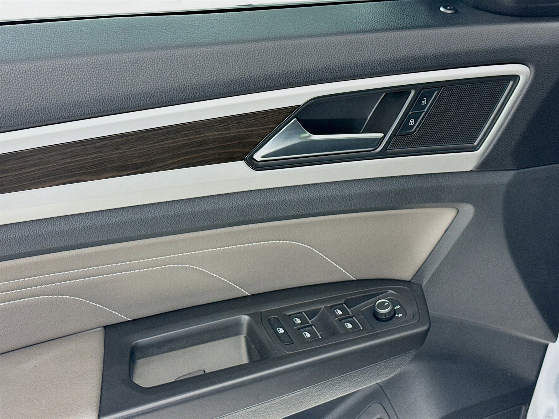 Used 2023 Volkswagen Atlas SE image 18