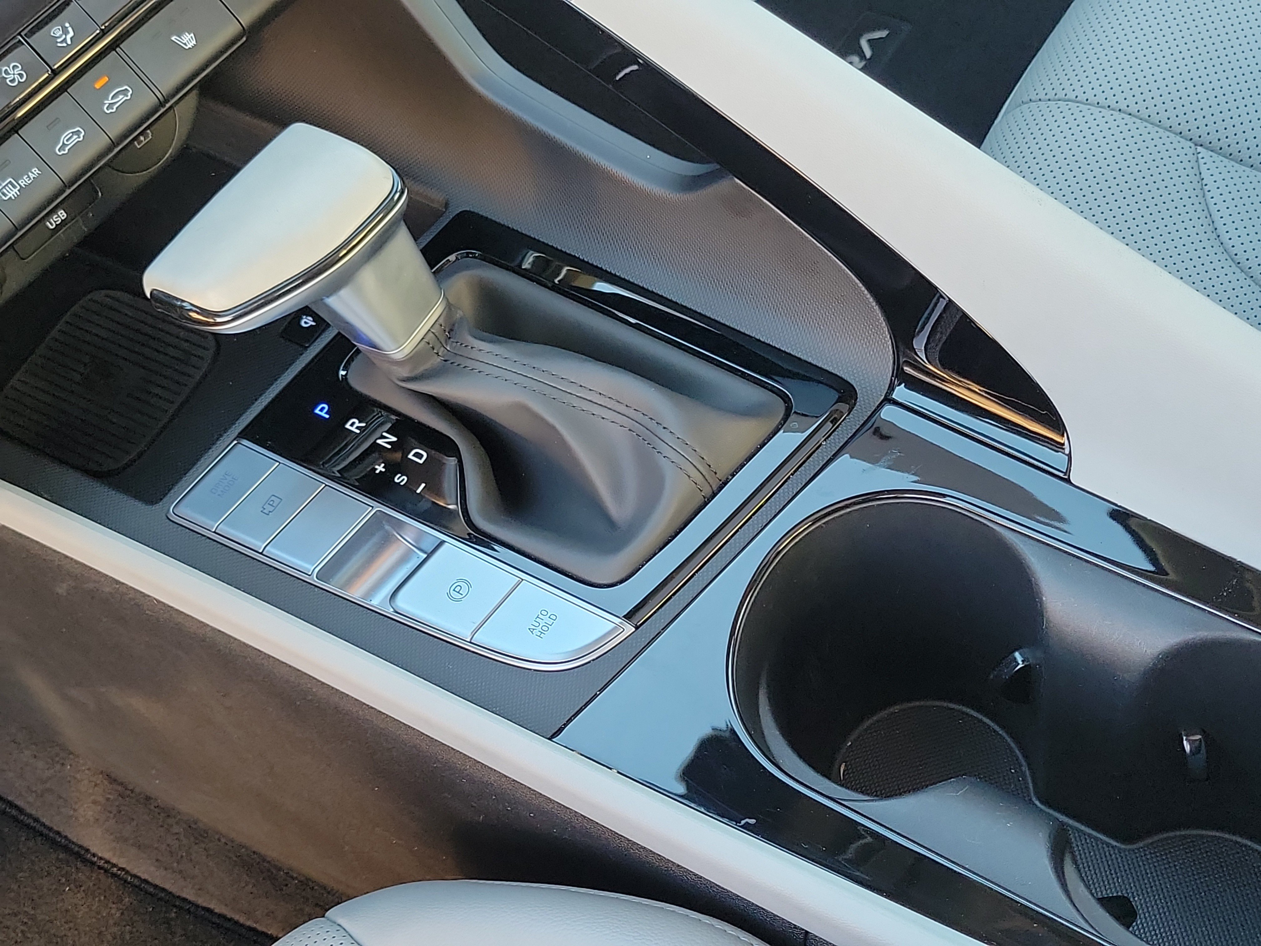Certified 2025 Hyundai Elantra Limited FWD image 15