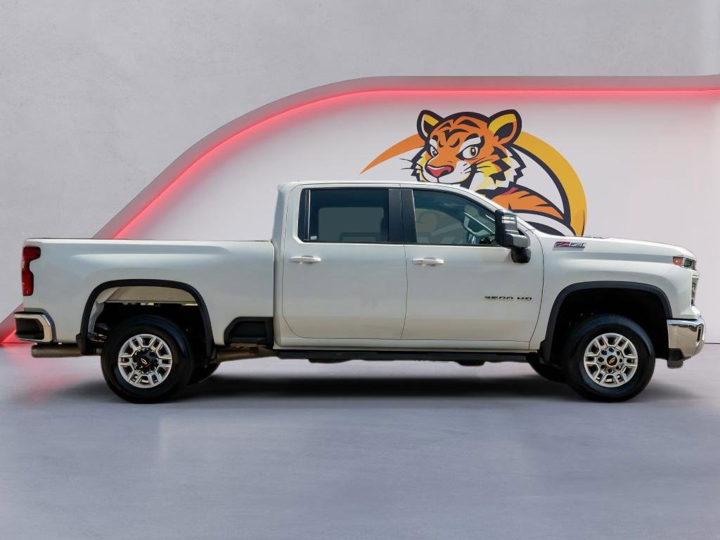 Used 2025 Chevrolet Silverado 2500 LT w/ Convenience Package AWD/4WD image 4