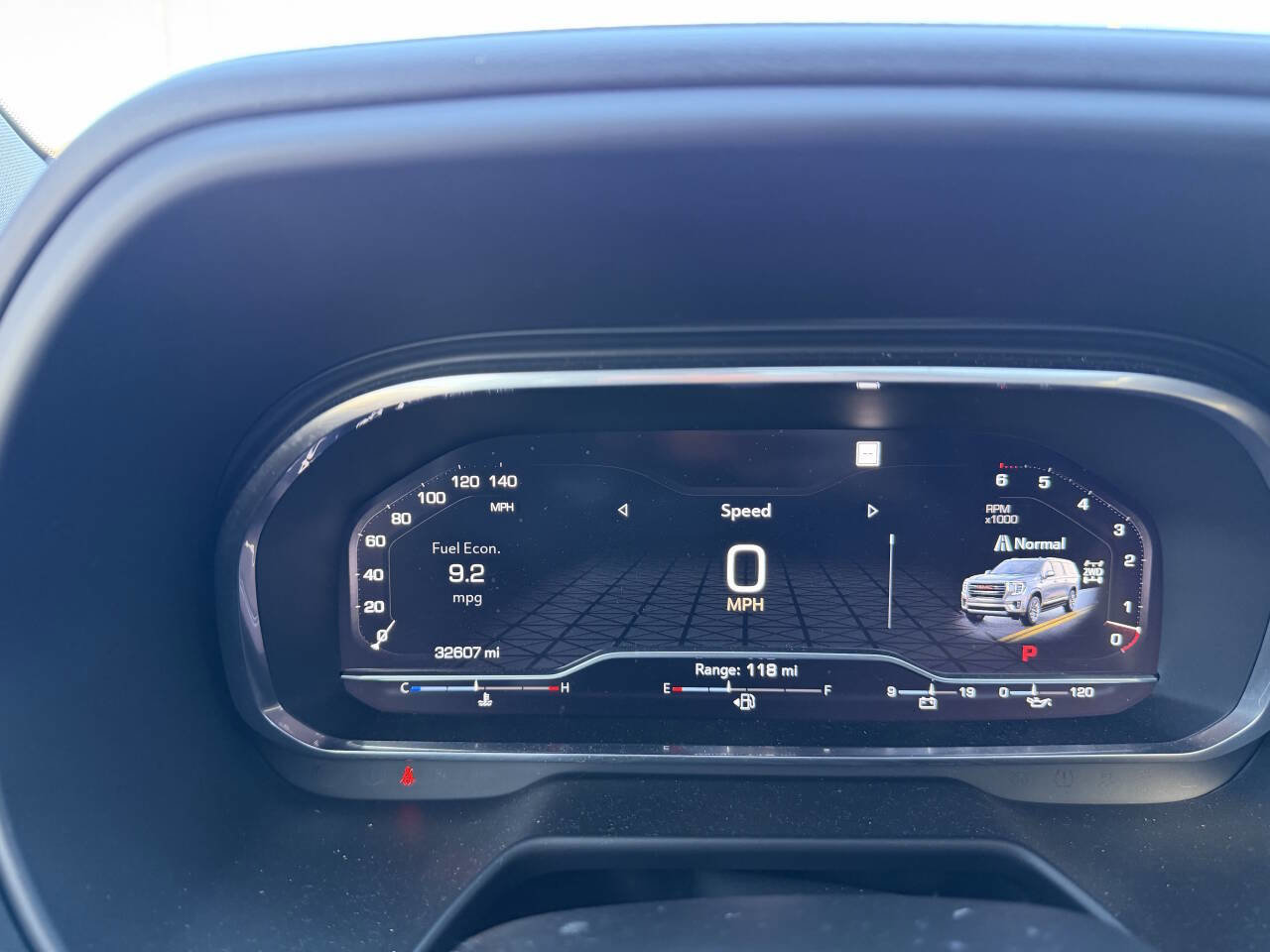 Used 2023 GMC Yukon SLT w/ SLT Luxury Package image 24