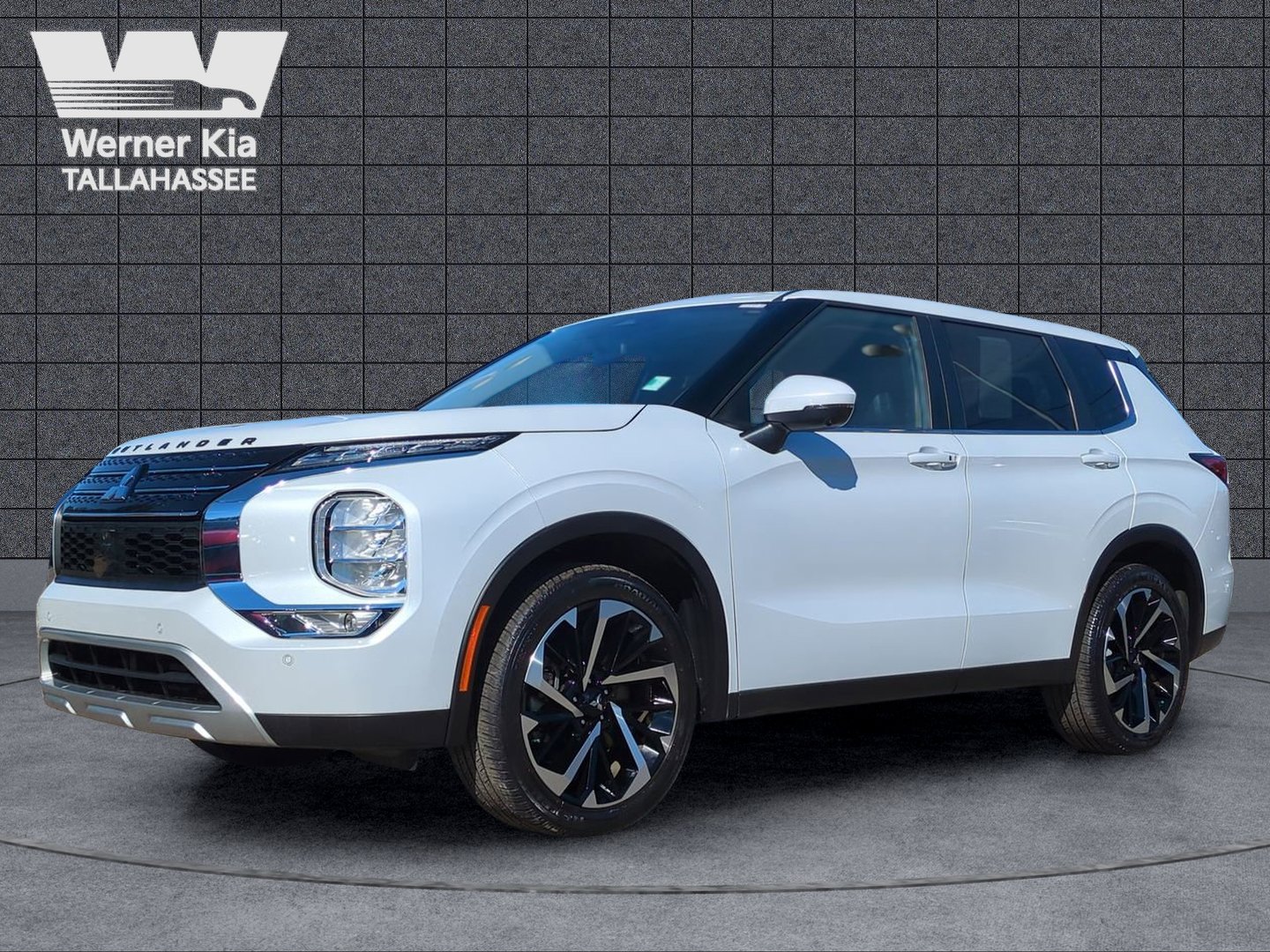 Used 2024 Mitsubishi Outlander SE