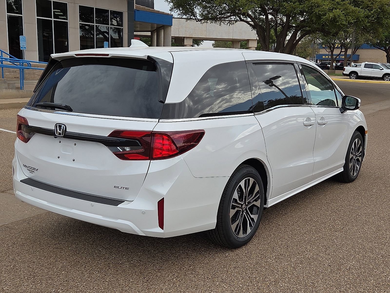 New 2026 Honda Odyssey Elite image 4