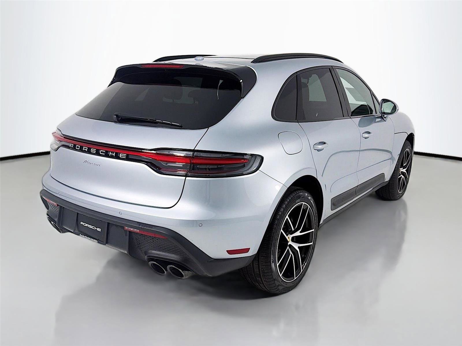 Certified 2025 Porsche Macan image 26