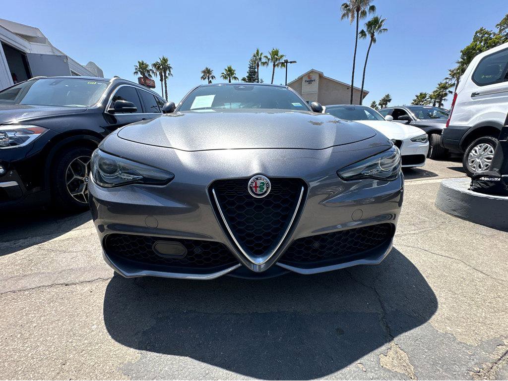 Used 2022 Alfa Romeo Giulia Ti AWD/4WD image 2